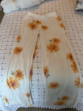 Gilly Hicks Cream Sunflower Lounge Pants